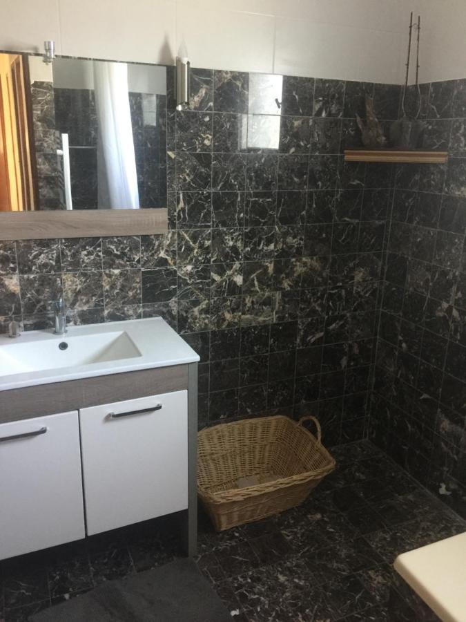Chambre Pratique Avec Wc Et Vasque Attenant Du Rucher Naturaile Montagnac  Ngoại thất bức ảnh